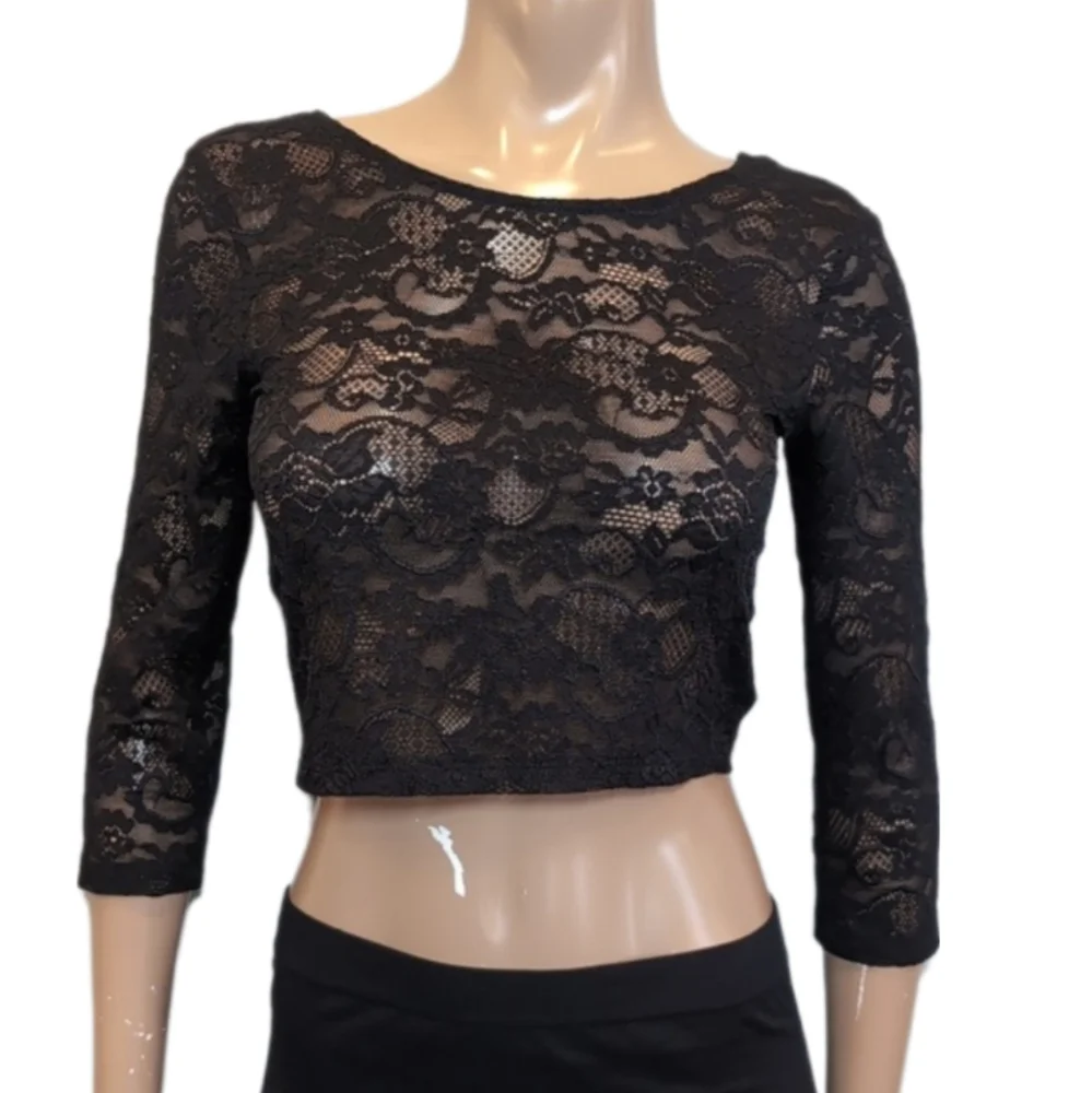 ❌SOLD❌ Aritzia Lace Crop Top 3/4 Sleeve Ballet U-Back Sheer Stretchy Fitted - Picture 1 of 11